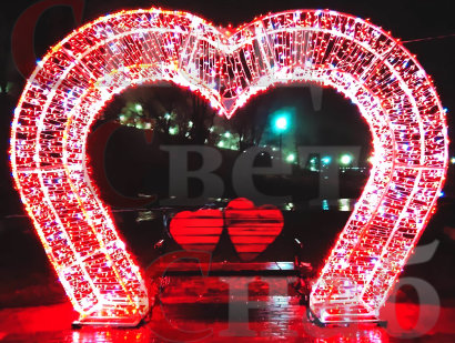 Светодиодная арка "Красное сердце" 5х5,5х0,6 м
