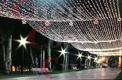 Новогоднее украшение для города. Гирлянда навес "Звездное небо" мерцающая. 40м на 20м. 63 нити. Белое свечение. IP 44